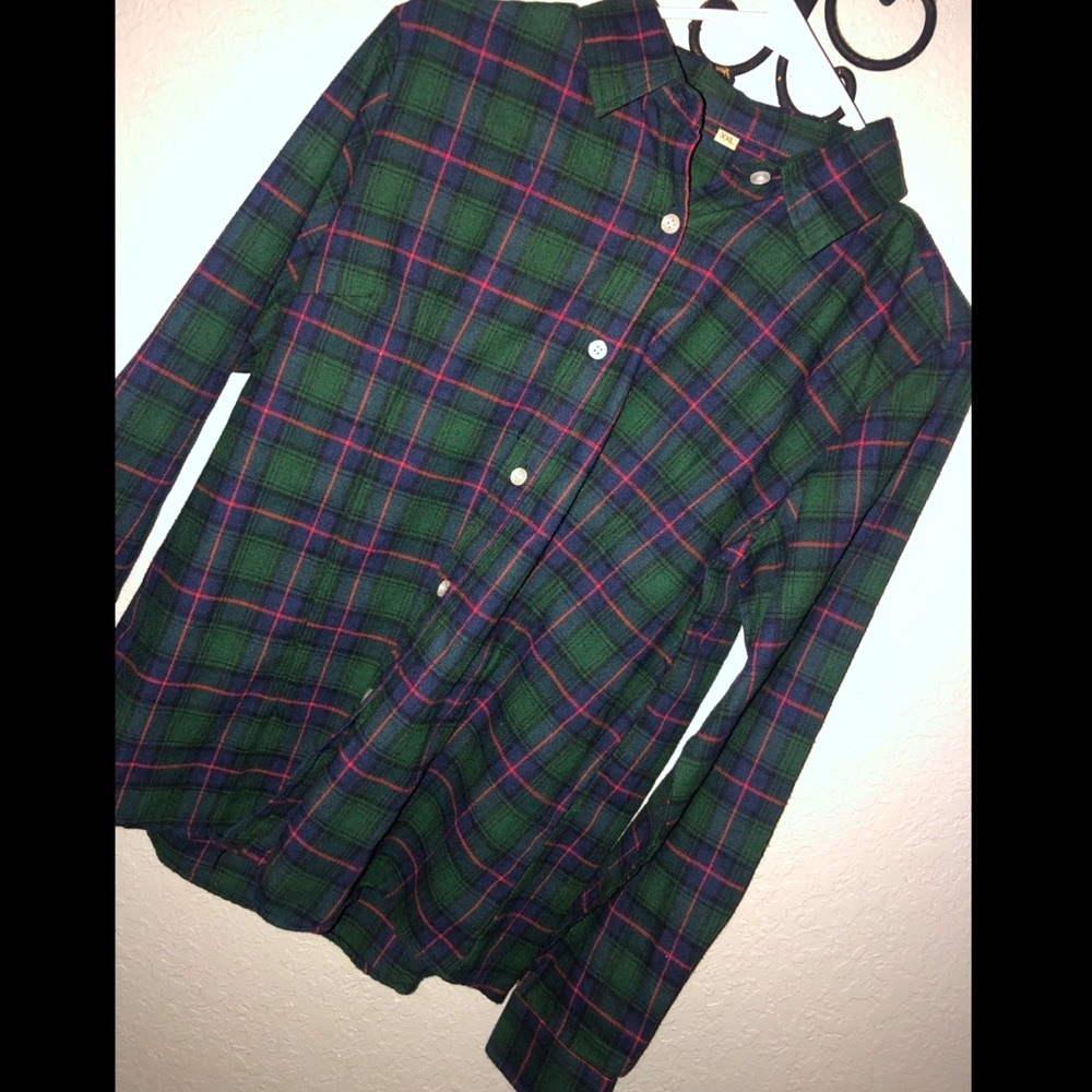 Never worn. Flannel shirt 🍃